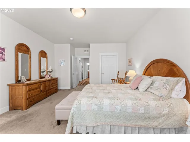 $717,700 | 229 Northeast 17th Avenue, Canby, OR 97013