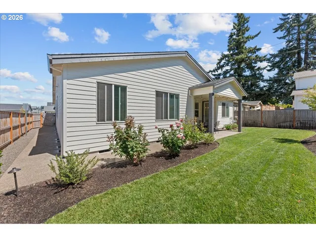 $717,700 | 229 Northeast 17th Avenue, Canby, OR 97013