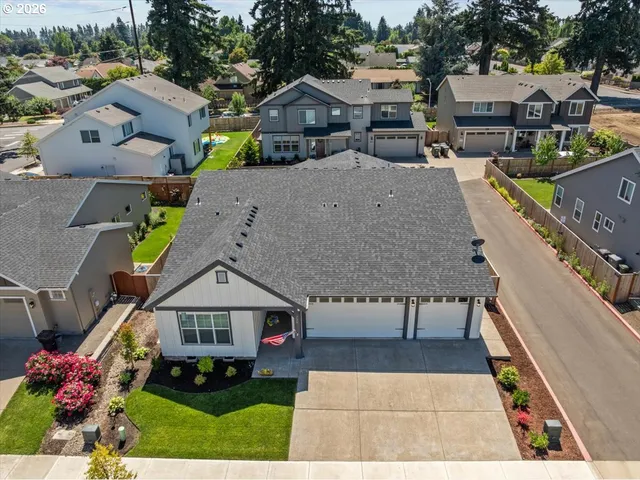 $717,700 | 229 Northeast 17th Avenue, Canby, OR 97013