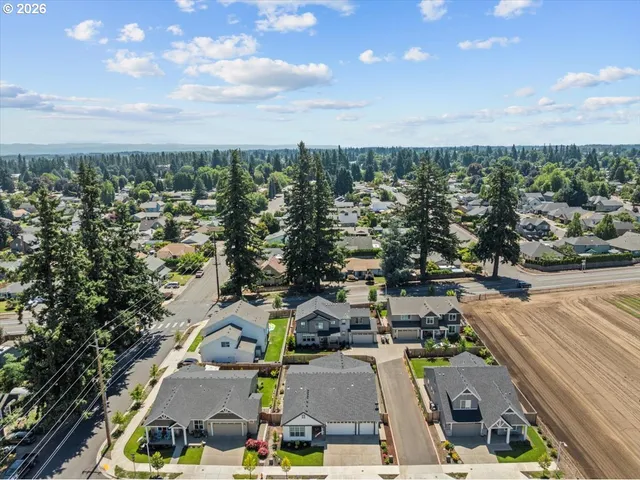 $717,700 | 229 Northeast 17th Avenue, Canby, OR 97013