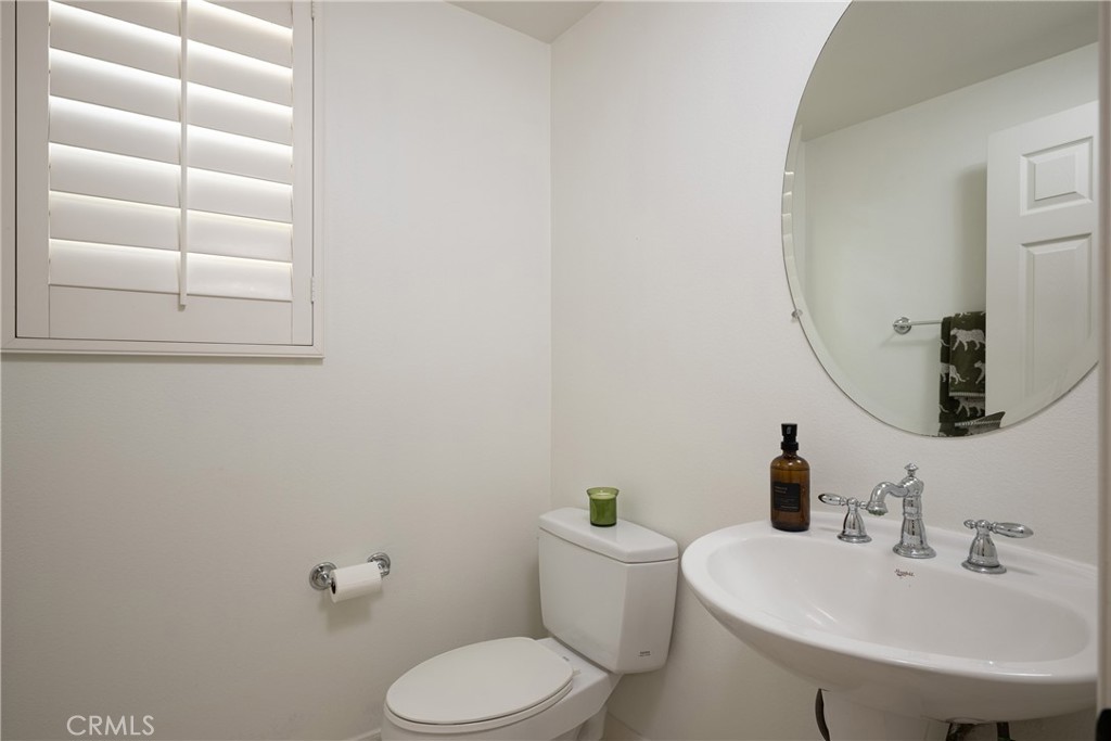 25 Hallcrest Drive Ladera Ranch, CA 92694 - Photo 12 of 40 Downstairs guest bathroom