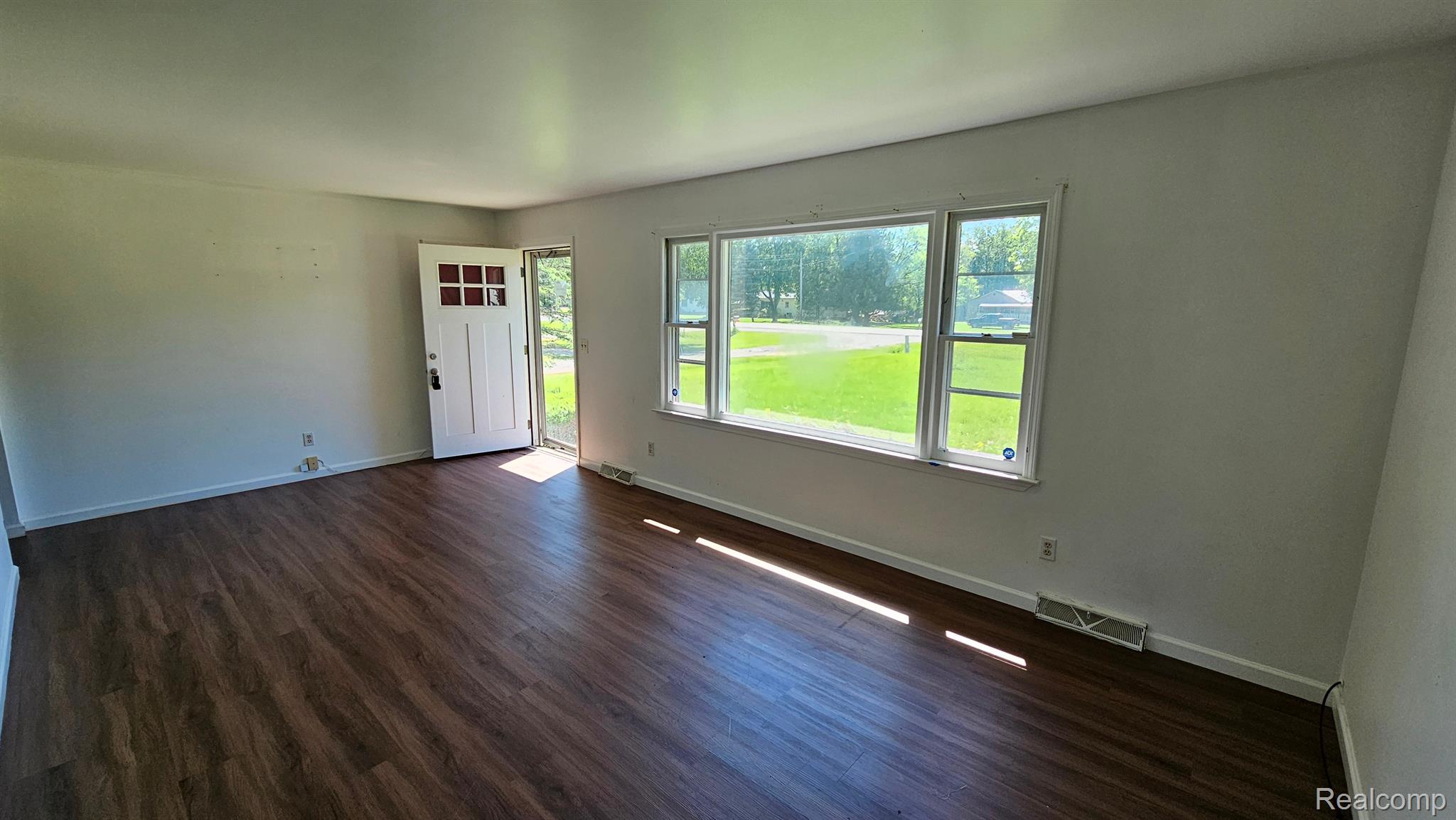 5415 Van Slyke Road Flint, MI 48507 - Photo 5 of 35 Gallery Image 5