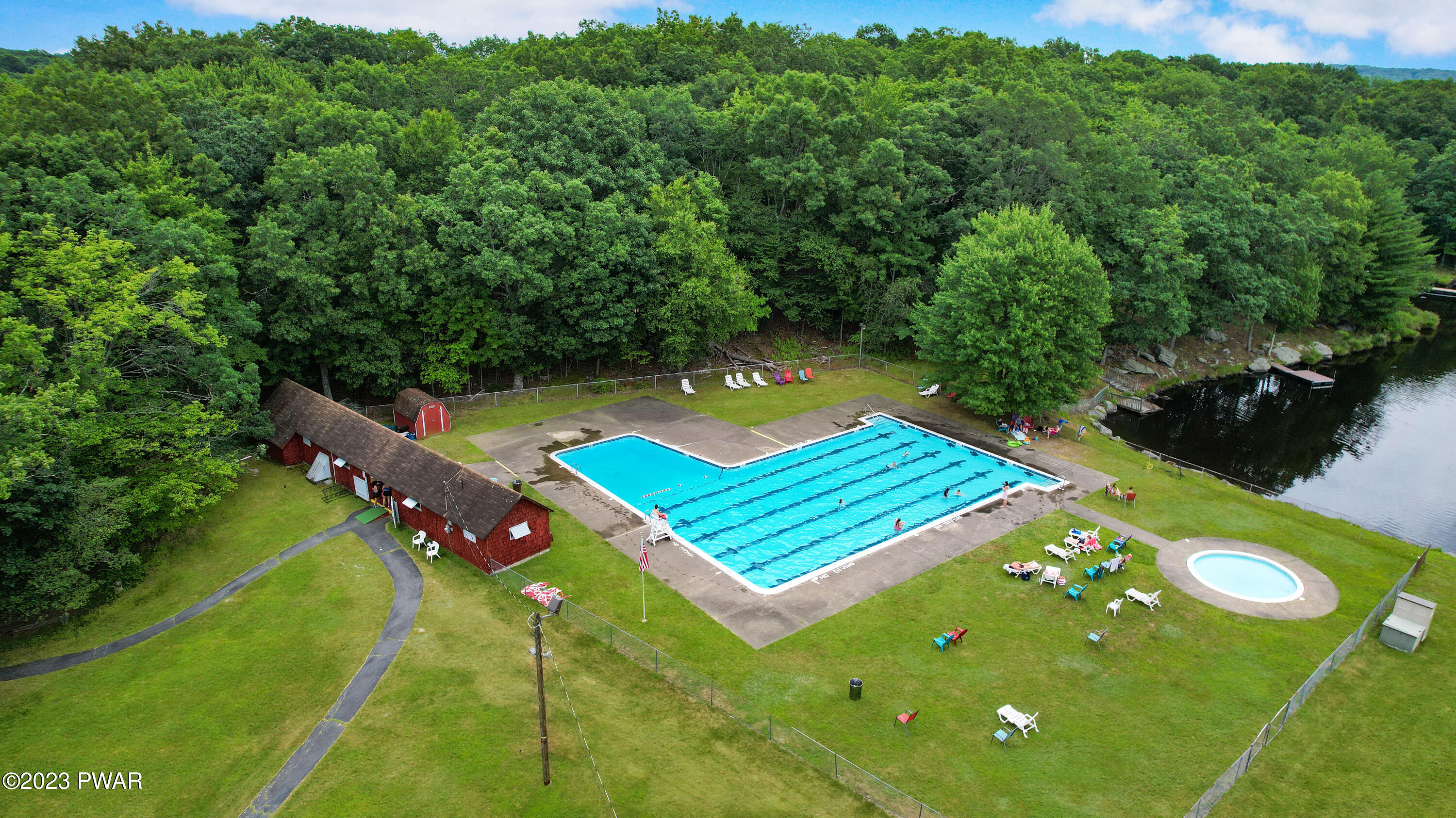 111 Rabbit Run Milford, PA 18337 - Photo 76 of 79 Photo_1080295824_DJI_400_jpg_8339263_0_2