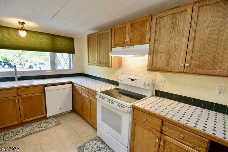 2 Elm Road Hamburg, NJ 07419 - Photo 7 of 18