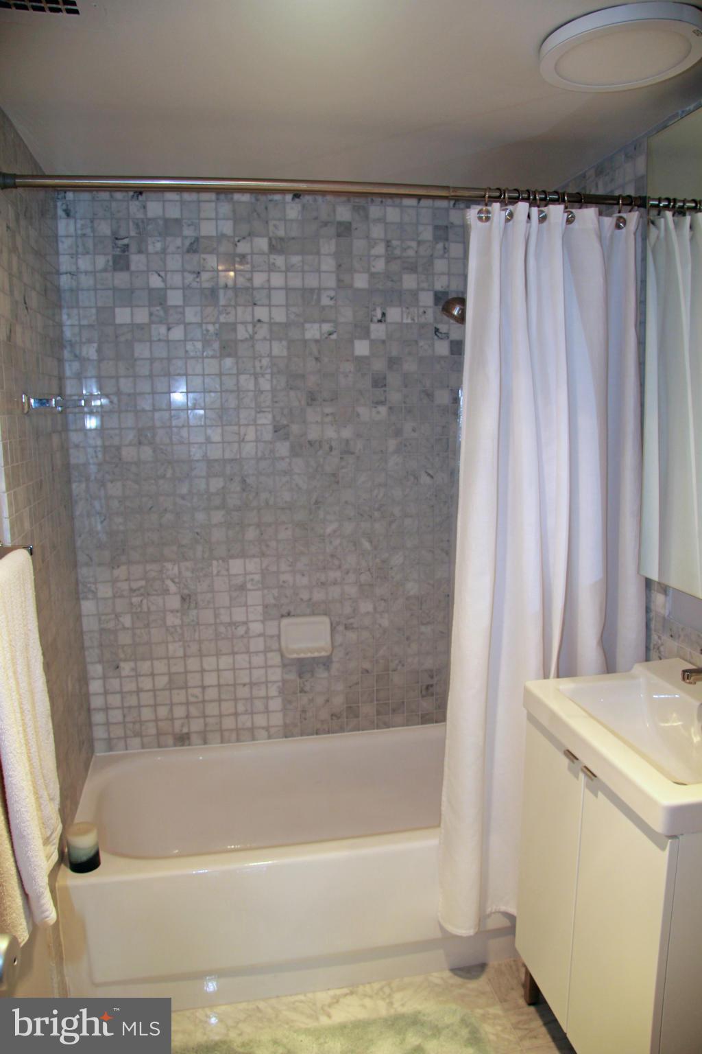 300 M Street Southwest, Unit N411 Washington, DC 20024 - Photo 11 of 13 Bath