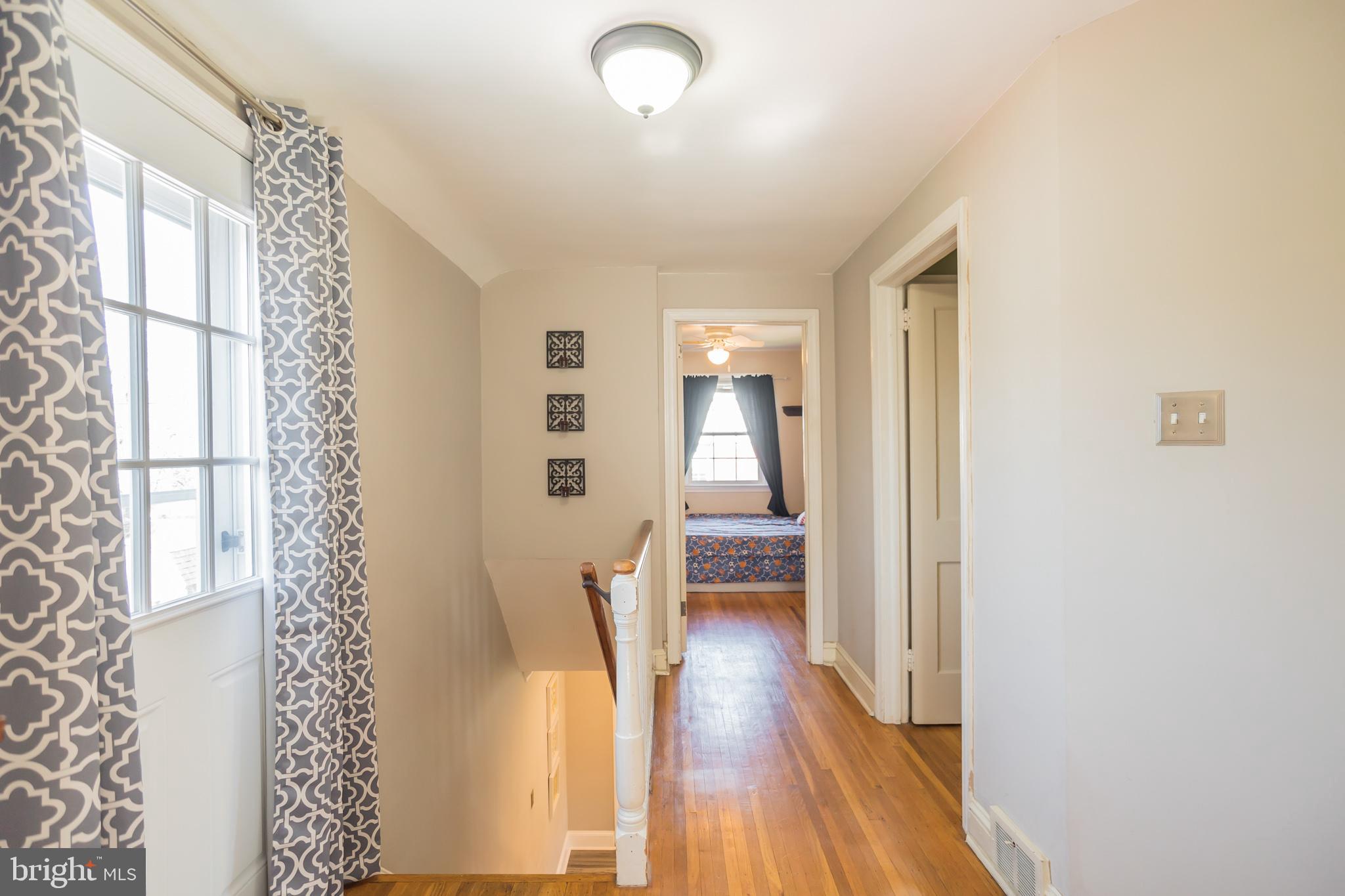110 Kent Road Springfield, PA 19064 - Photo 14 of 30 Second floor hallway