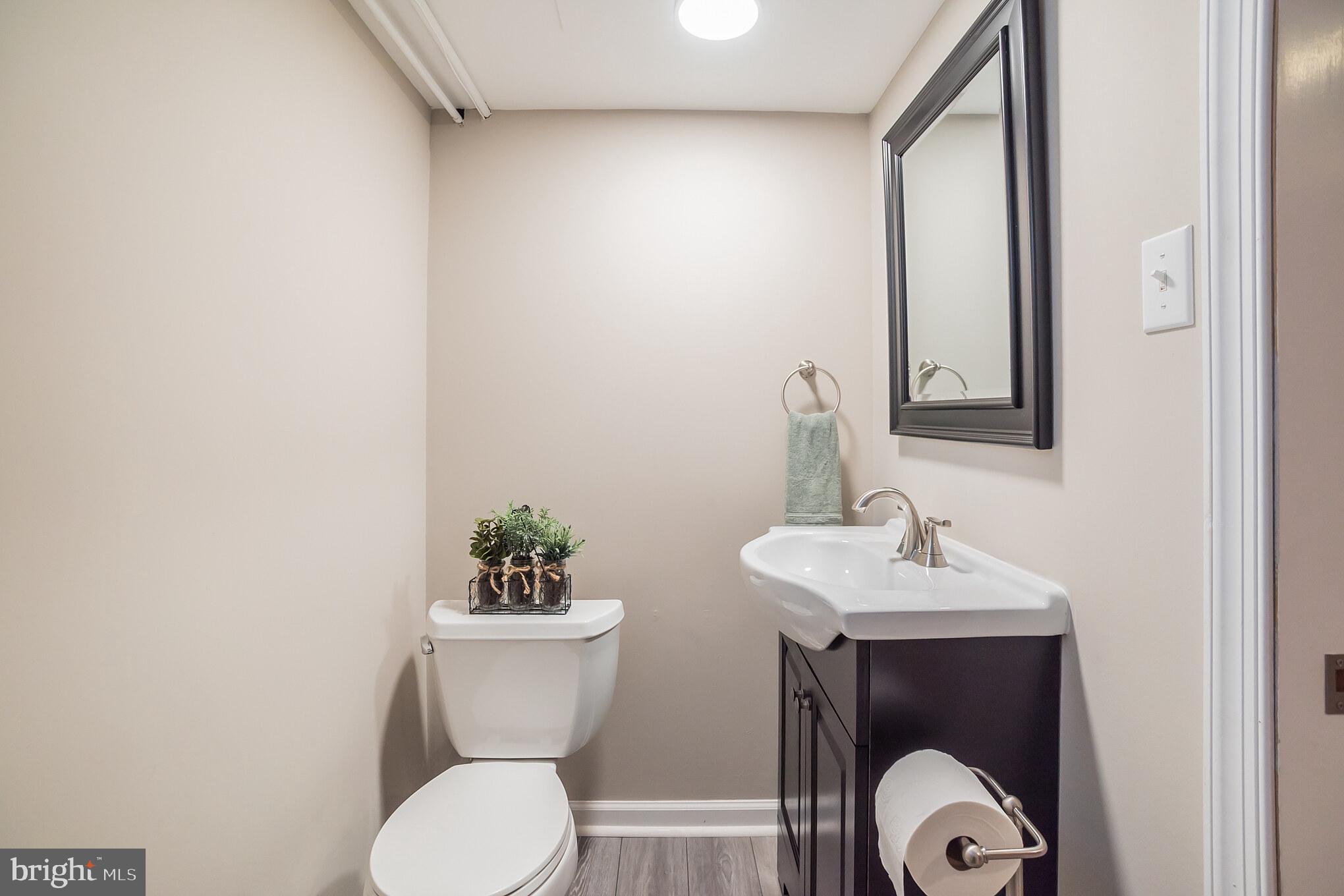 110 Kent Road Springfield, PA 19064 - Photo 26 of 30 Powder room (basement)