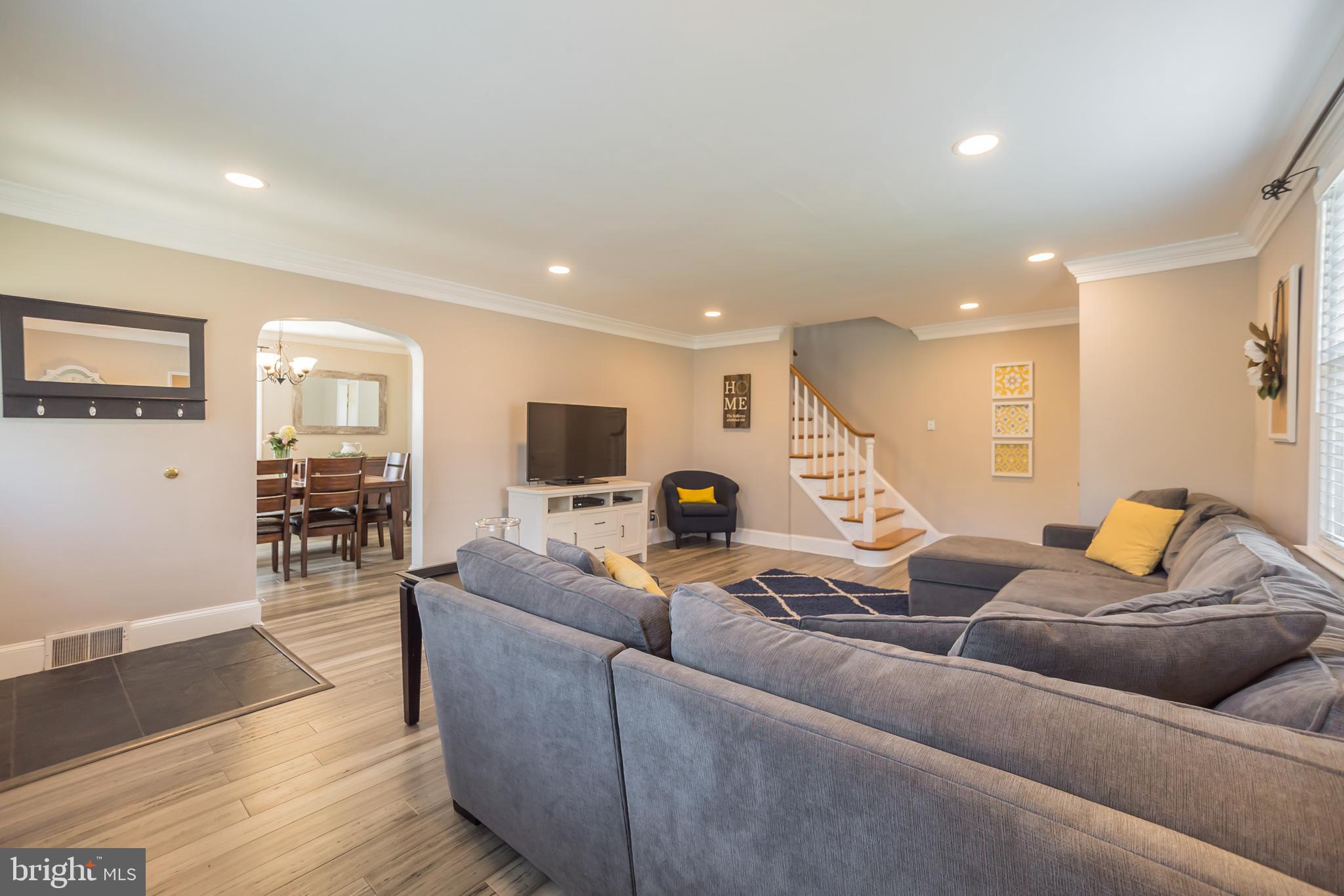 110 Kent Road Springfield, PA 19064 - Photo 5 of 30 Large living room
