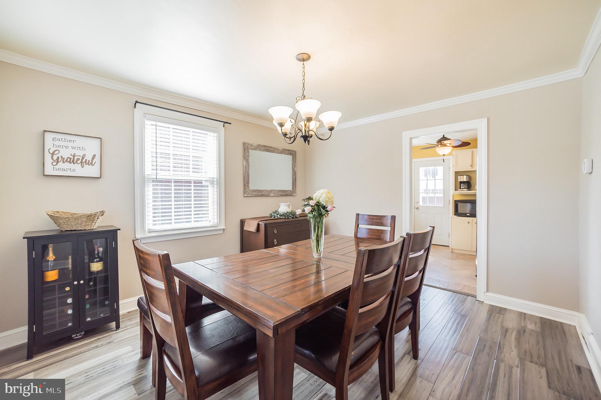 110 Kent Road Springfield, PA 19064 - Photo 8 of 30 Bright and sunny dining room