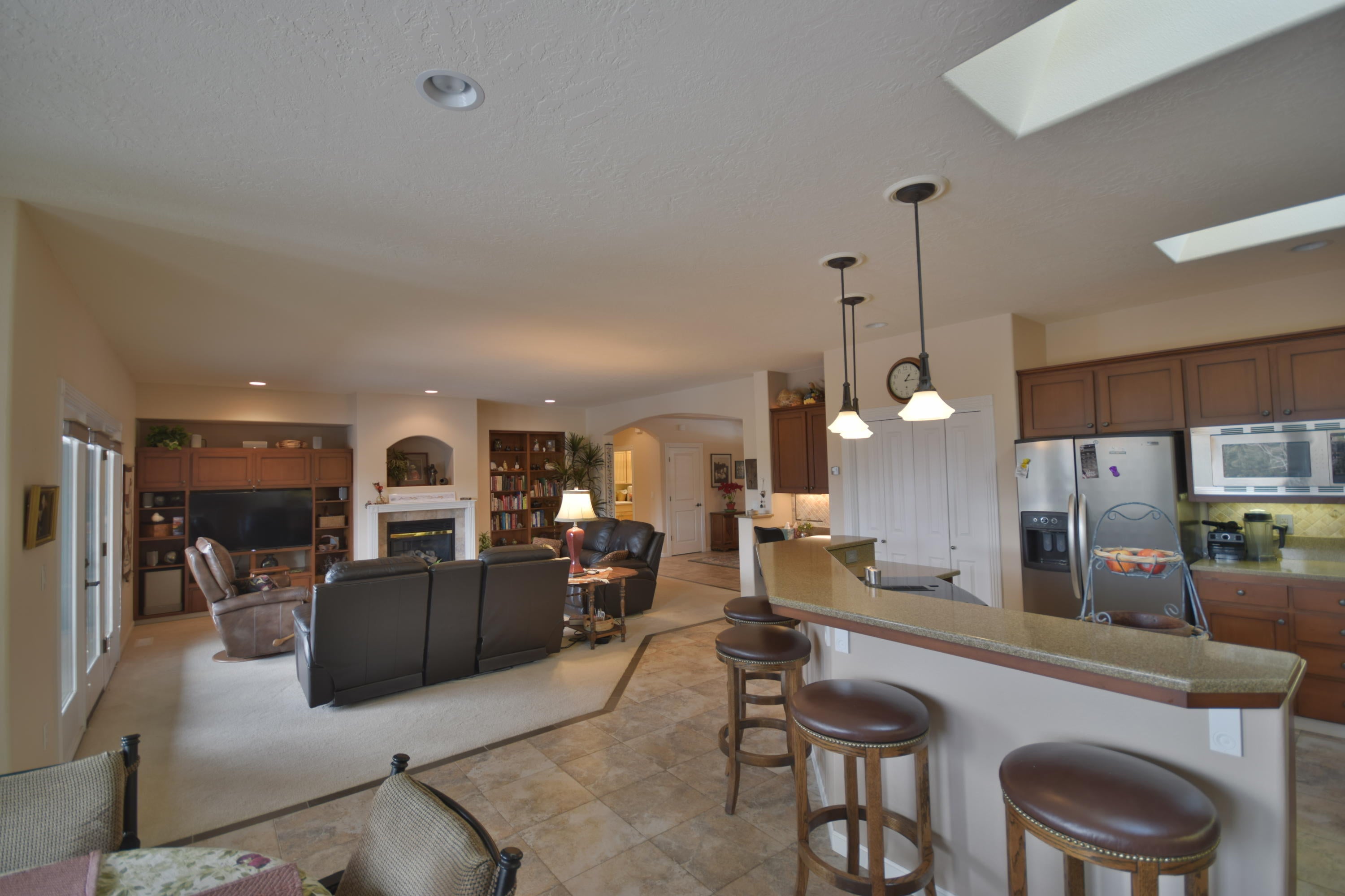 1826 Turnstone Road Redmond, OR 97756 - Photo 8 of 27 Eating Bar