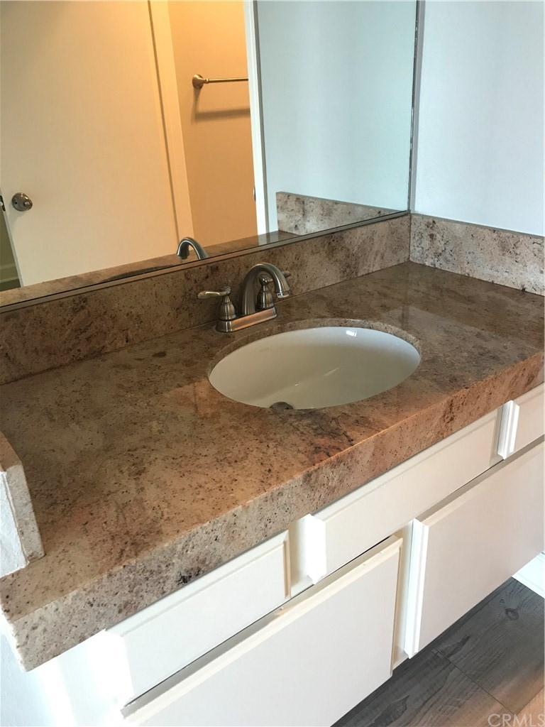 103 C. Mayor Redondo Beach, CA 90277 - Photo 13 of 20 Granite Counters