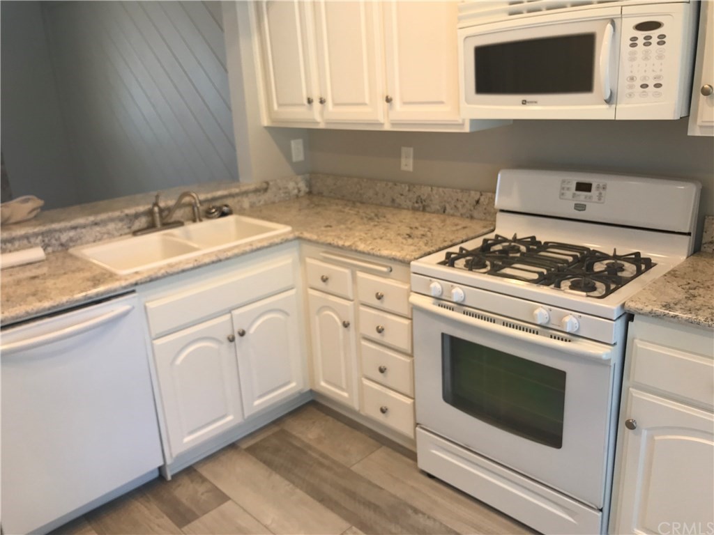 103 C. Mayor Redondo Beach, CA 90277 - Photo 8 of 20 Kitchen has Breakfast Bar