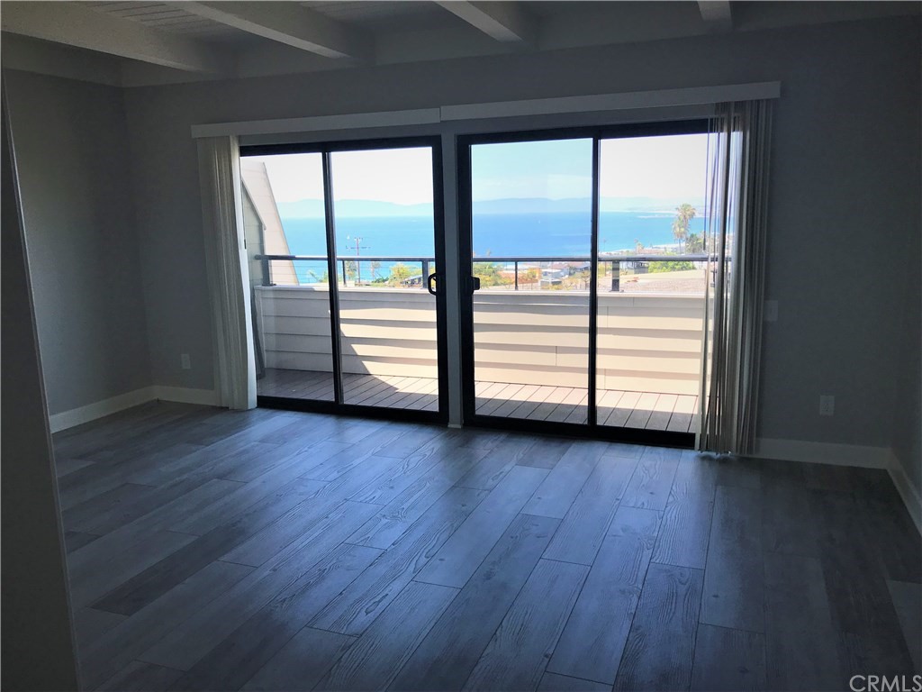 103 C. Mayor Redondo Beach, CA 90277 - Photo 10 of 20 Huge Master Bedroom with Panoramic Views!