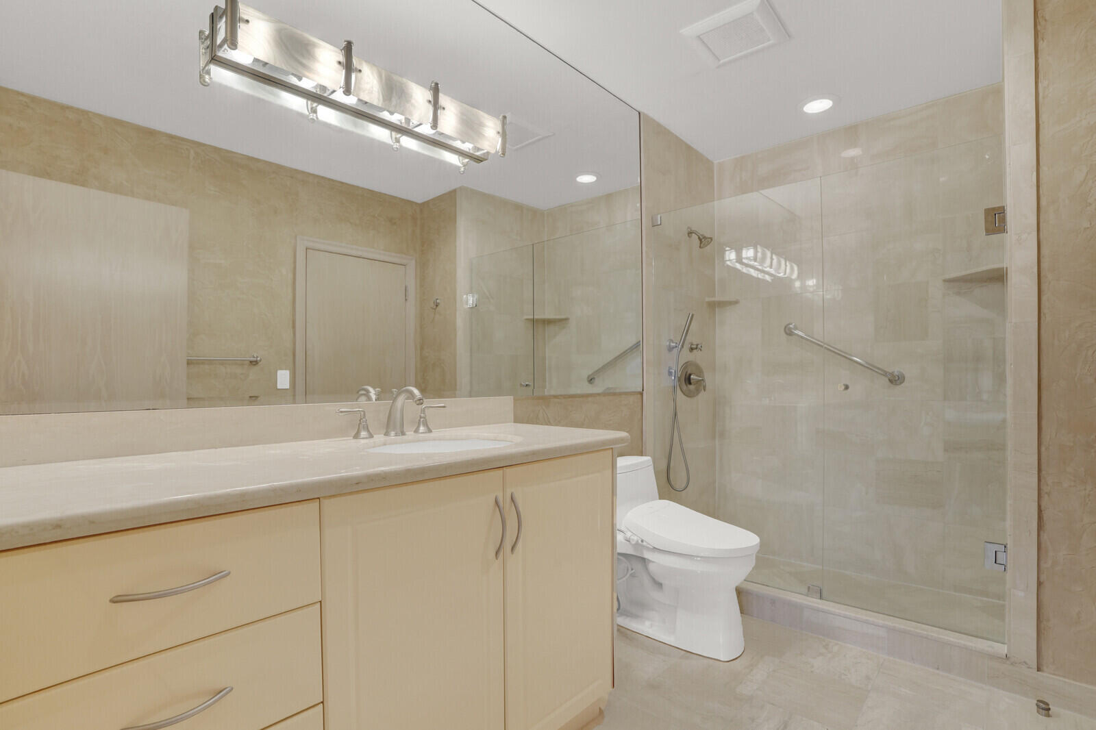 2717 North Ocean Boulevard, Unit 2 Boca Raton, FL 33431 - Photo 48 of 77 Guest Bathroom