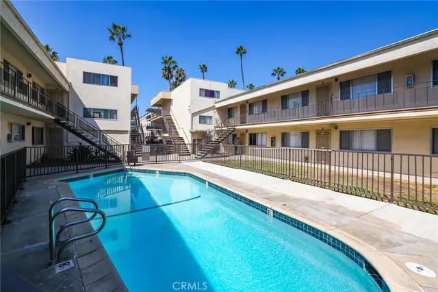 $1,995 | 3430 Elm Avenue, Unit 14, Long Beach, CA 90807