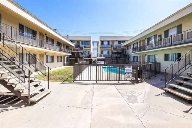 $1,995 | 3430 Elm Avenue, Unit 14, Long Beach, CA 90807