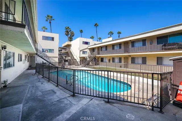 $1,995 | 3430 Elm Avenue, Unit 14, Long Beach, CA 90807
