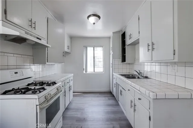 $1,995 | 3430 Elm Avenue, Unit 14, Long Beach, CA 90807