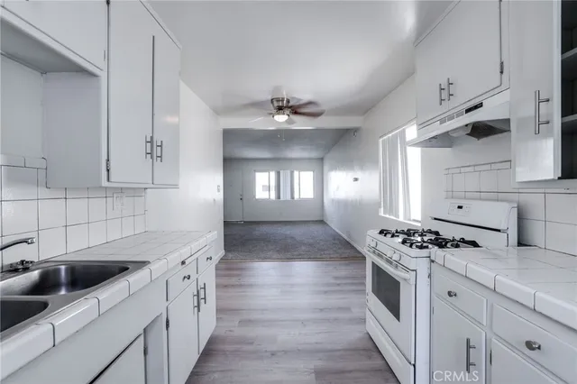 $1,995 | 3430 Elm Avenue, Unit 14, Long Beach, CA 90807