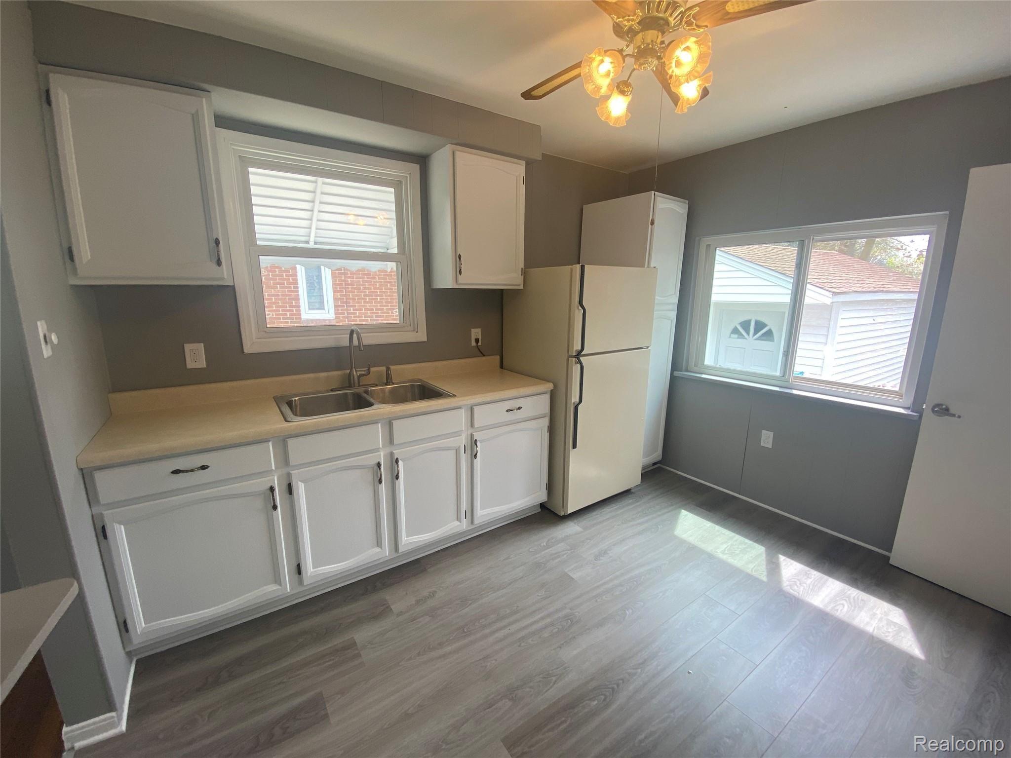 16012 Stephens Road Eastpointe, MI 48021 - Photo 8 of 33 k.jpg