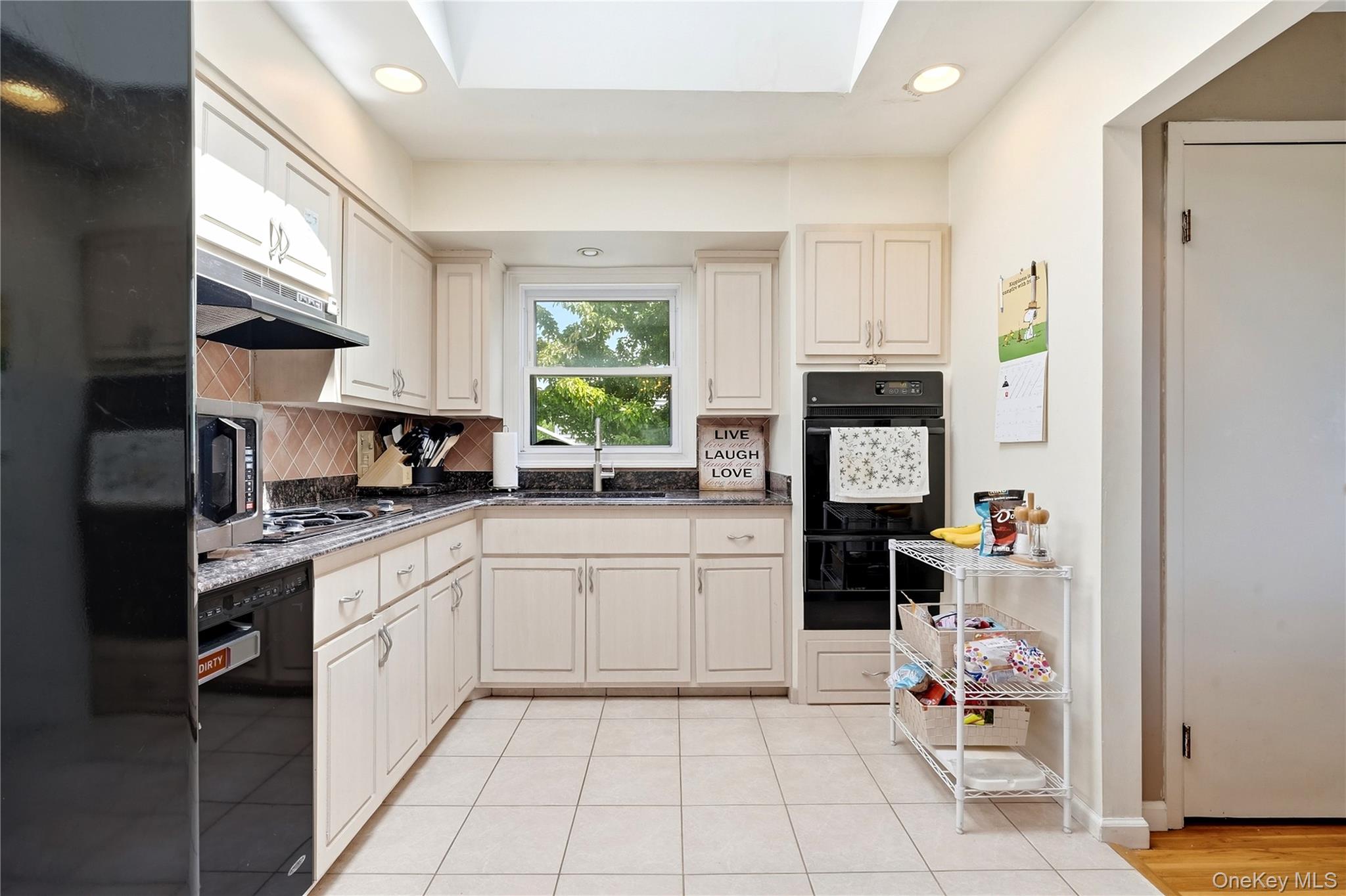 29 Suffolk Road, Unit A Massapequa, NY 11758 - Photo 10 of 32 Gallery Image 10