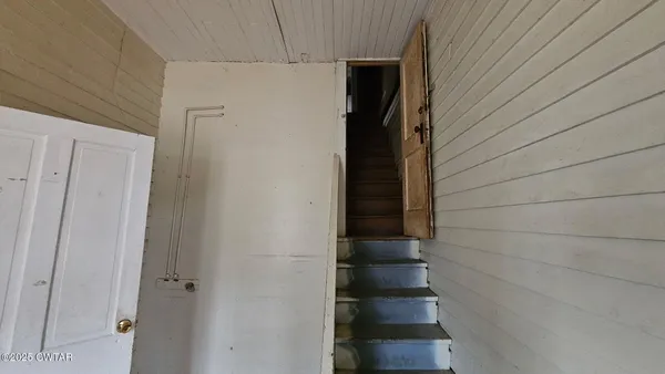 a view of entryway