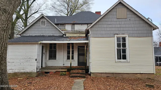 a view of small house with yard