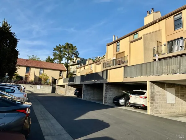 $650,000 | 100 Marin Center Drive, Unit 31, San Rafael, CA 94903