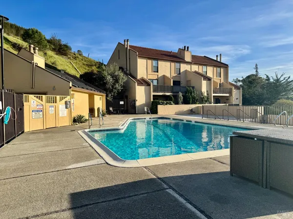 $650,000 | 100 Marin Center Drive, Unit 31, San Rafael, CA 94903