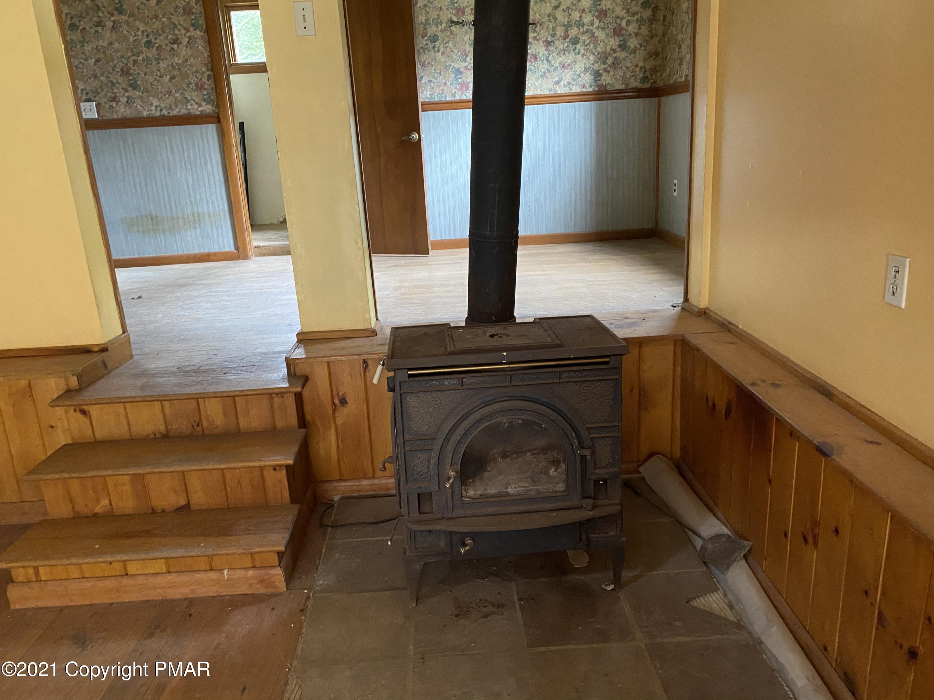 3181 Chip Path Gouldsboro, PA 18424 - Photo 3 of 13 a utility room with dryer and washer