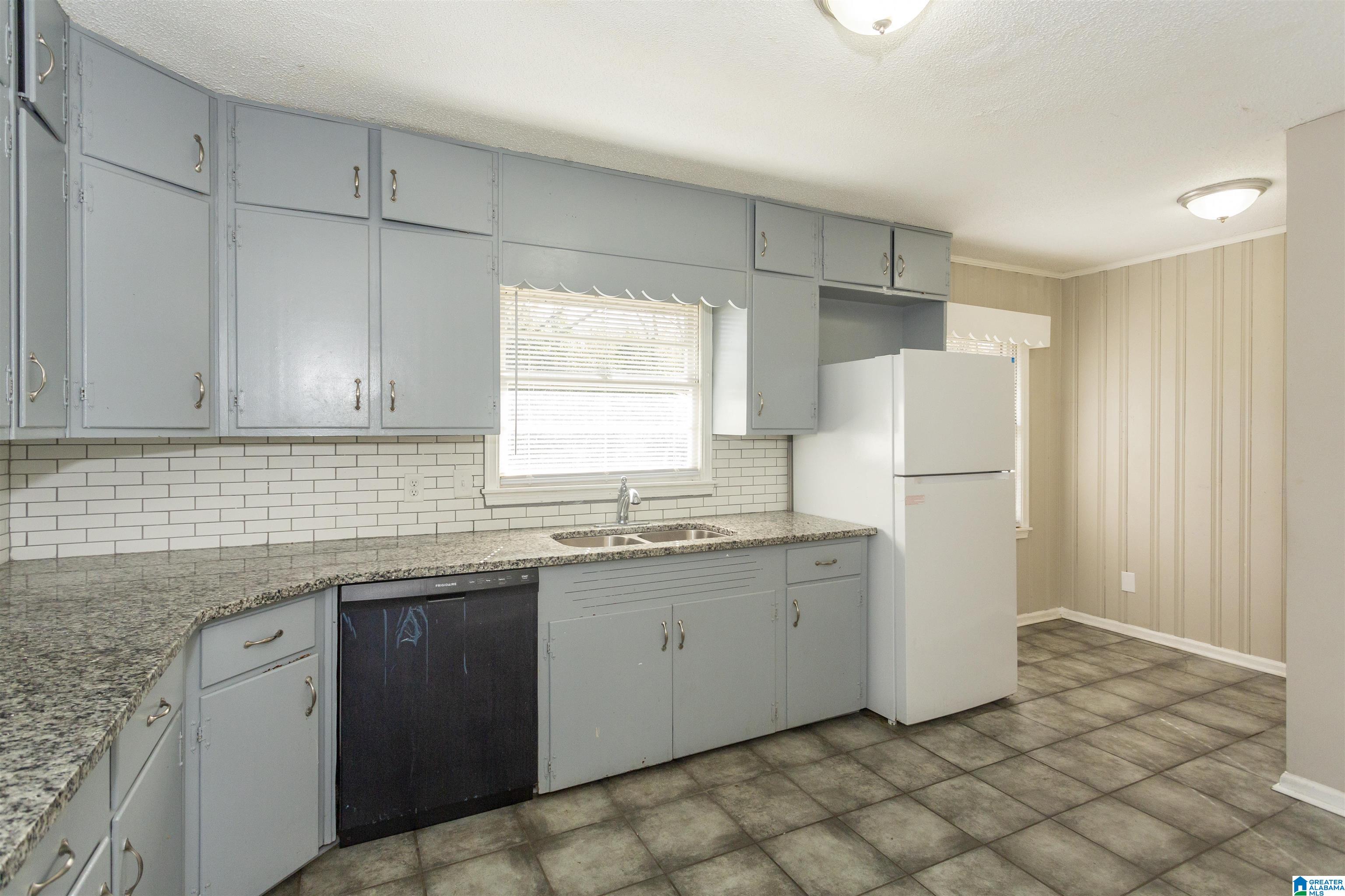 308 6th Street South Bessemer, AL 35020 - Photo 7 of 33