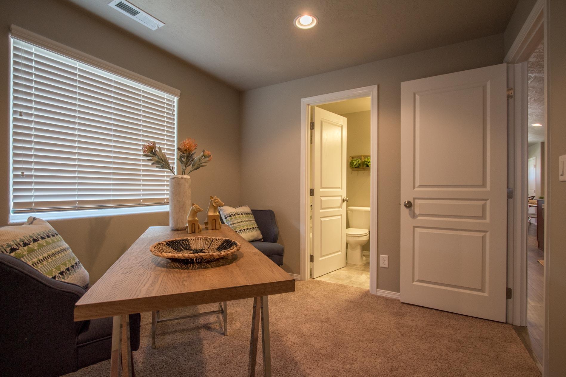 918 North Trinity Way Sisters, OR 97759 - Photo 3 of 11 Argent Bedroom 4