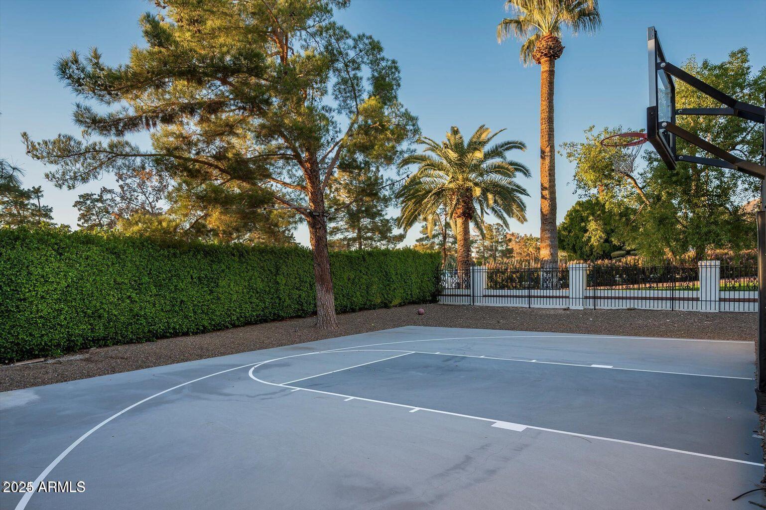 34 Biltmore Estates Drive Phoenix, AZ 85016 - Photo 58 of 60 Basketball Court