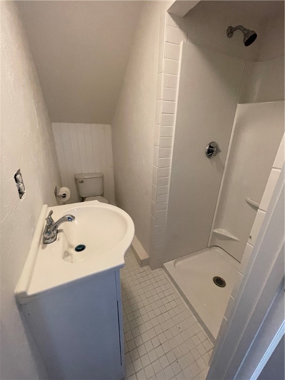 133 Bennett Street Woonsocket, RI 02895 - Photo 15 of 17 2nd floor bath
