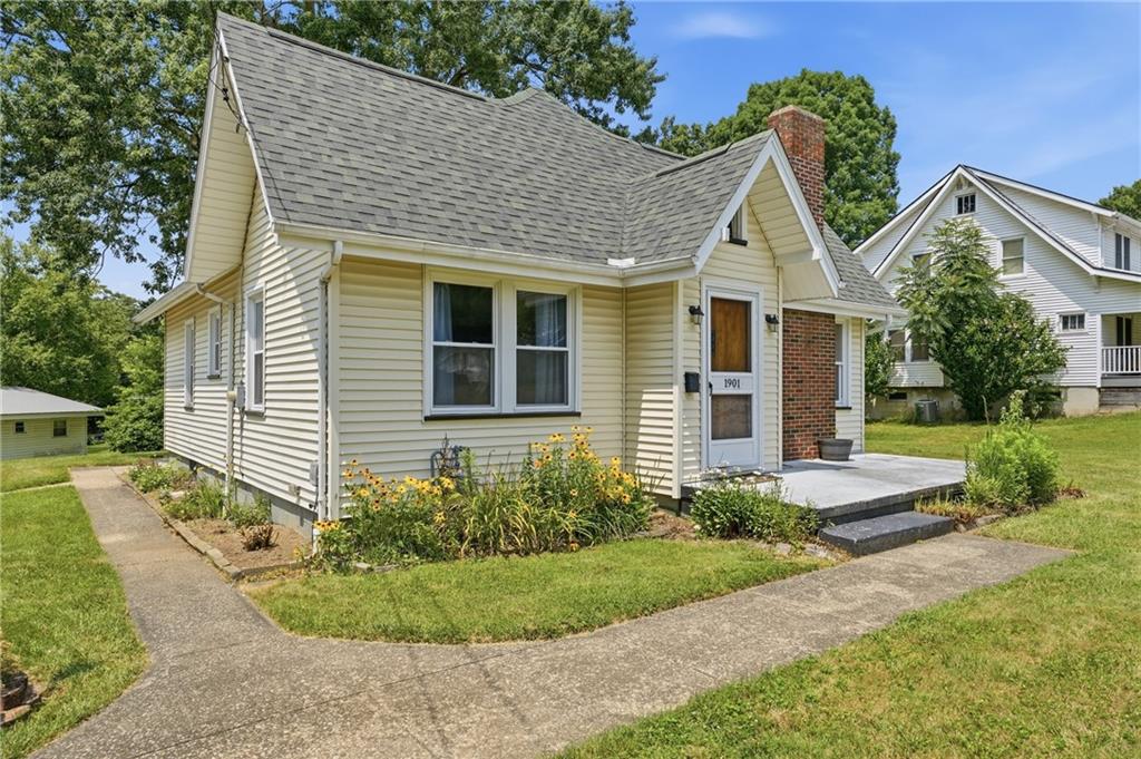 1901 Line Road New Castle, PA 16105 - Photo 6 of 30 a front view of a house with garden