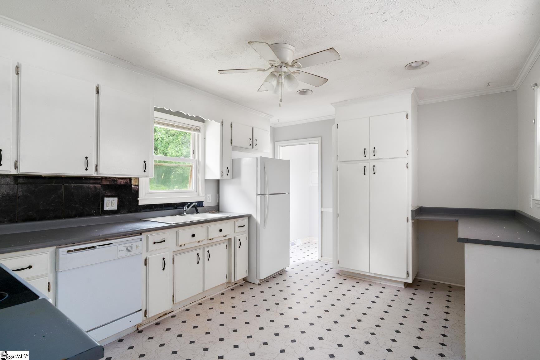 300 Watkins Road Greenville, SC 29617 - Photo 8 of 28 Gallery Image 8
