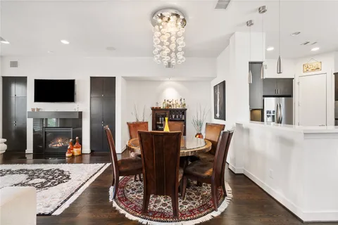 $749,999 | 5911 Rose Street, Houston, TX 77007