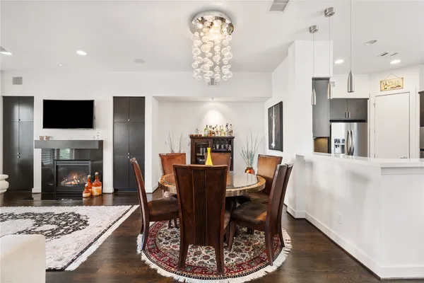 $699,900 | 5911 Rose Street, Houston, TX 77007