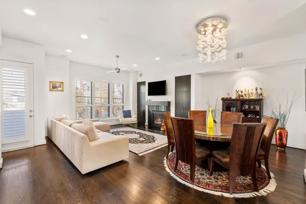 $699,900 | 5911 Rose Street, Houston, TX 77007