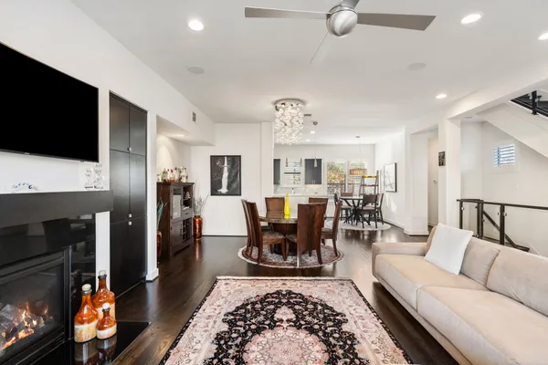 $699,900 | 5911 Rose Street, Houston, TX 77007