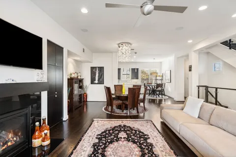 $689,900 | 5911 Rose Street, Houston, TX 77007