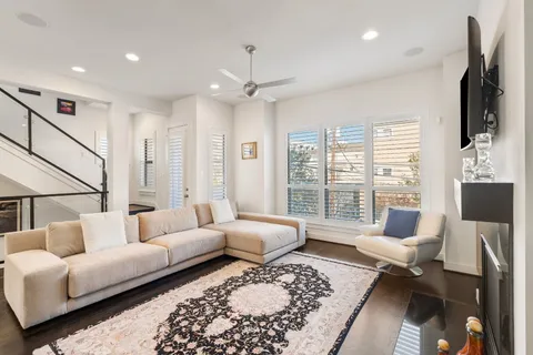 $689,900 | 5911 Rose Street, Houston, TX 77007