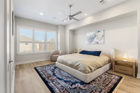 $749,999 | 5911 Rose Street, Houston, TX 77007