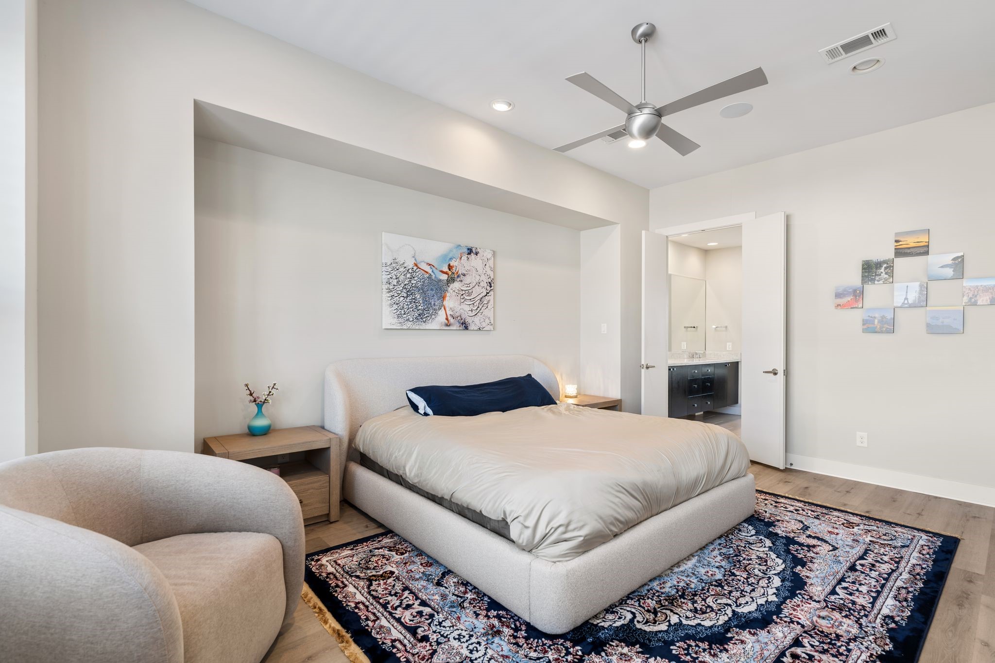 5911 Rose Street Houston, TX 77007 - Photo 15 of 35 Generously sized layout with room for a sitting area, creating a true sanctuary feel.