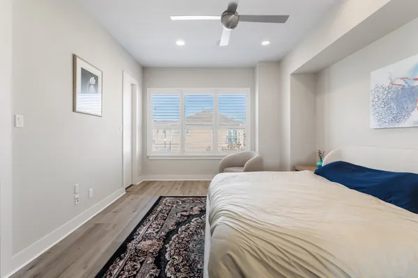 $699,900 | 5911 Rose Street, Houston, TX 77007