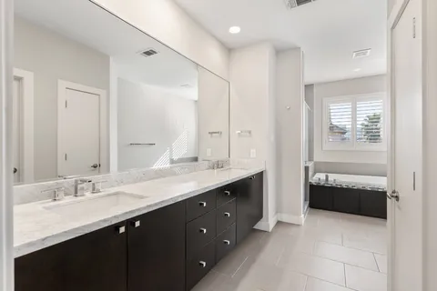 $689,900 | 5911 Rose Street, Houston, TX 77007