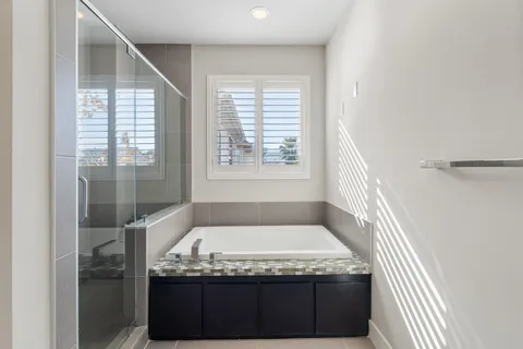 $749,999 | 5911 Rose Street, Houston, TX 77007