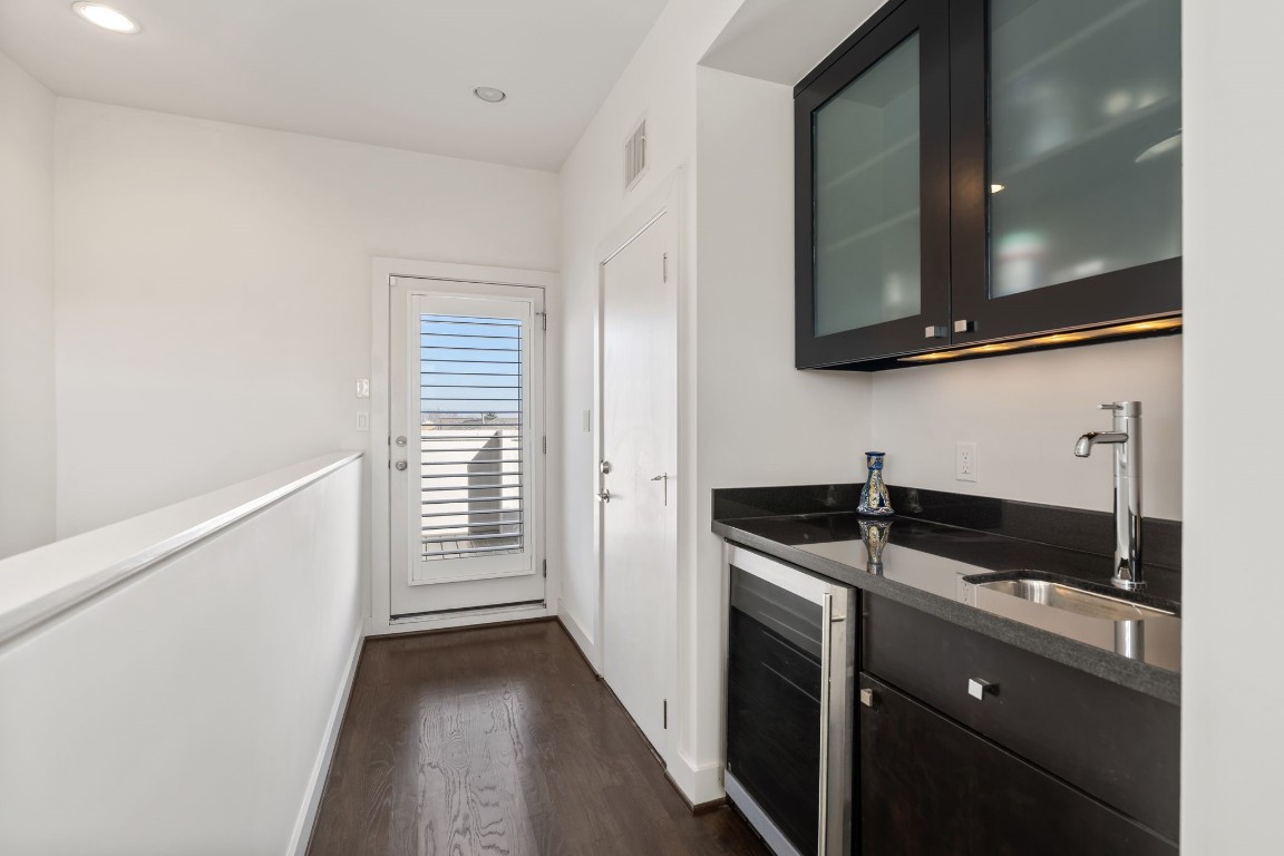 5911 Rose Street Houston, TX 77007 - Photo 21 of 40 Built-in beverage/wine fridge, sink, and cabinetry conveniently located on the way to the rooftop—ideal for entertaining.