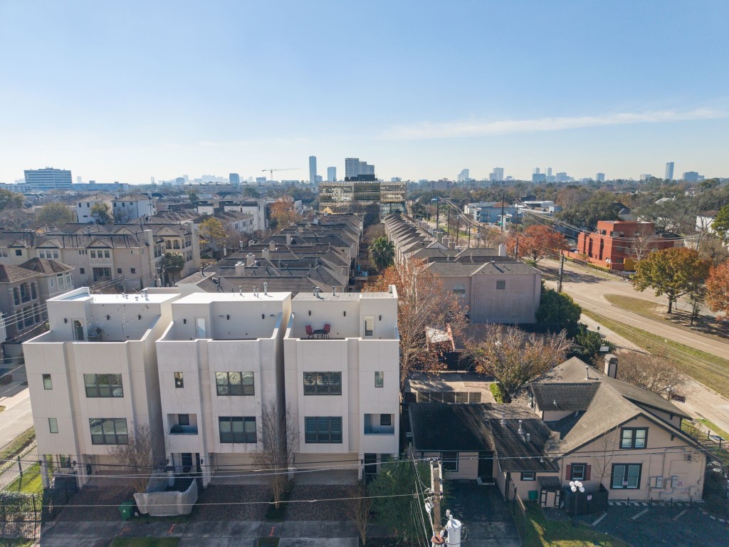 5911 Rose Street Houston, TX 77007 - Photo 24 of 40 Panoramic skyline views showcasing proximity to Downtown and Memorial Park.