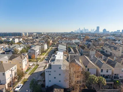 $689,900 | 5911 Rose Street, Houston, TX 77007